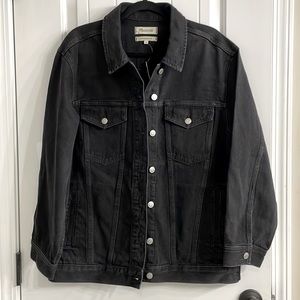 Madewell The Oversized Trucker Jean Jacket in Washed Black